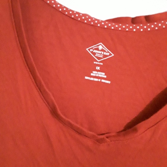 Red tshirt - Picture 3 of 3